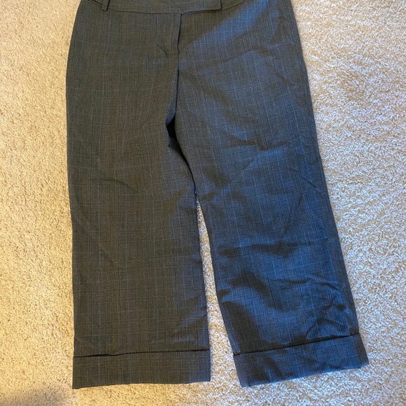 Ladies pin striped capris - Picture 2 of 2